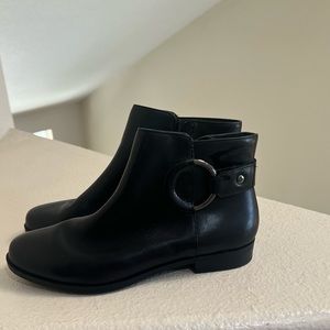 - NWNT ALFANI Step Flex Avvia Black Leather‎ Ankle Boots 7